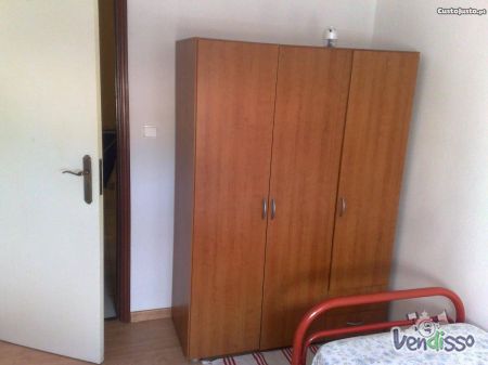 Quarto Individual em Santo António dos Cavaleiros