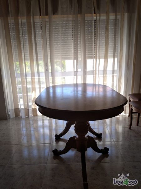 Mesa oval de casa de jantar, em madeira de mogno maciça