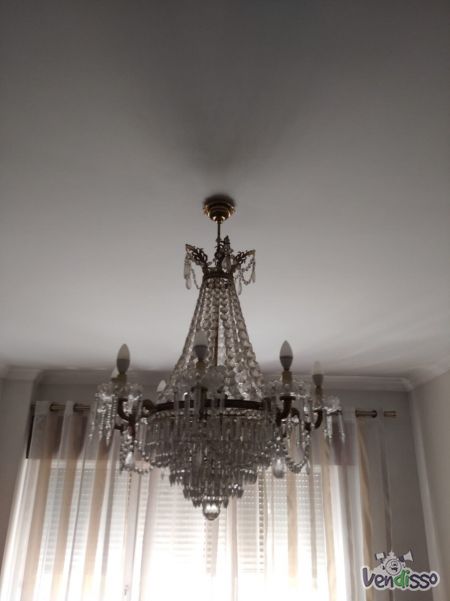 Candeeiro de lustre com oito braços