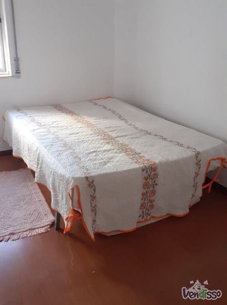 Quarto a alugar para senhora