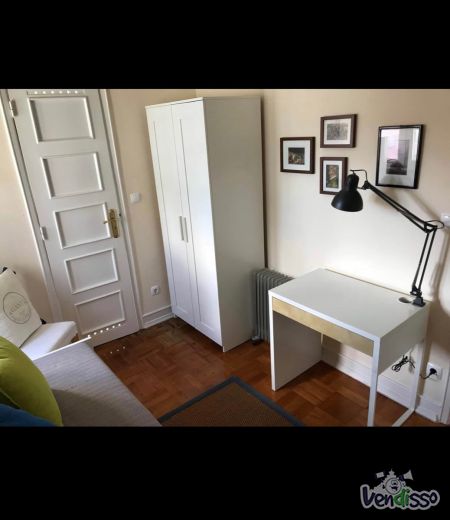 Quarto com wc privativa em Alvalade