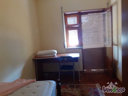 Quarto Mobilado com WC Privativo S. Pedro Estoril