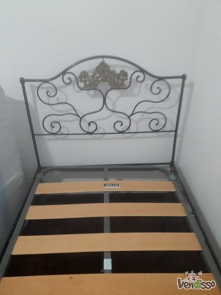 Vendo 2 Camas de solteiro antigas em ferro