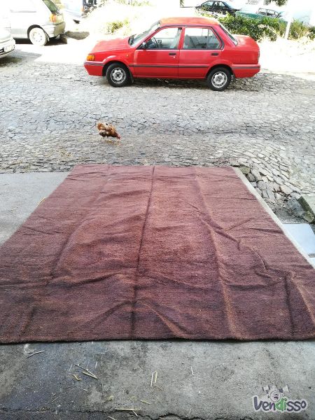 Carpete castanho escuro bom estado