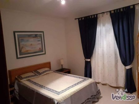 Aluga-se 2 Quartos ao Ano