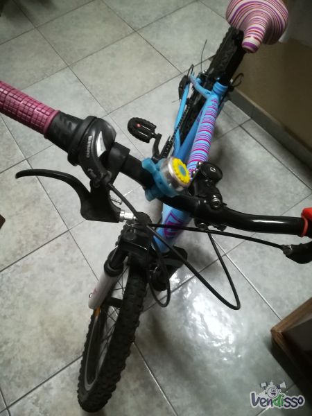 Bicicleta usada de menina