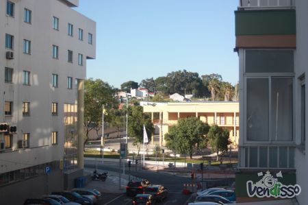 Lisboa, Centro de Loures: Apartamento, 4 ass., 2 wc