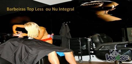 Cabeleireiras/os trabalhar em topless ou nu integral