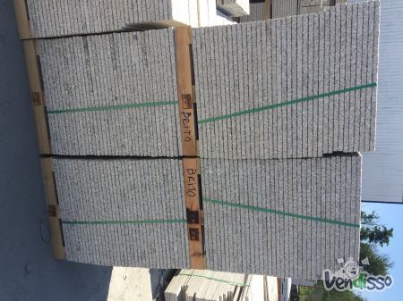 Mosaico em granito amarelo vila real picado