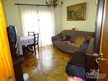 Vende apartamento na R. S. Dinis no Porto