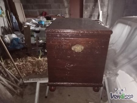 Arca em madeira entalhada 