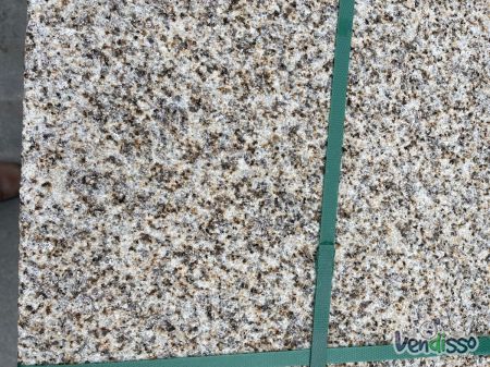 Granito amarelo Vila Real picado 