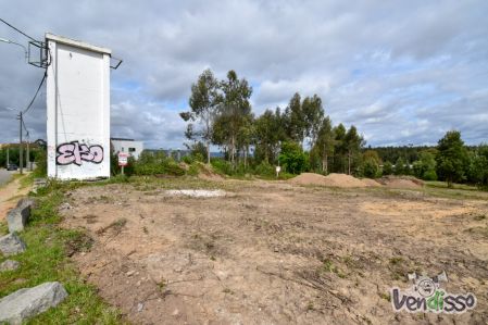 50 Terreno com 3.600 m2, próximo dos Bombeiros Voluntários dos Carvalhos