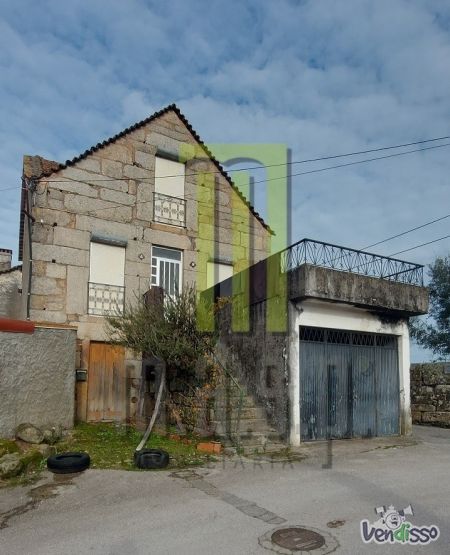 Moradia T3 com terreno em Vendas de Gavinhos