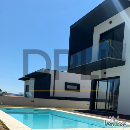 Vivenda V4 independente em Amarante