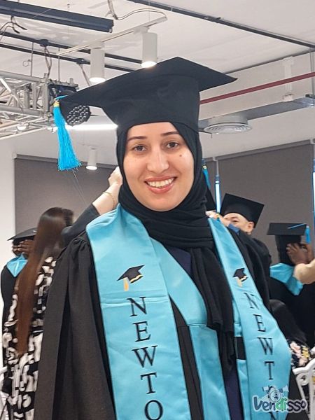 Mulher marroquina procura trabalho em Portugal