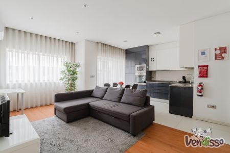 Apartamento T1 Mobilado e Equipado a 650 metros da U.M. - Braga