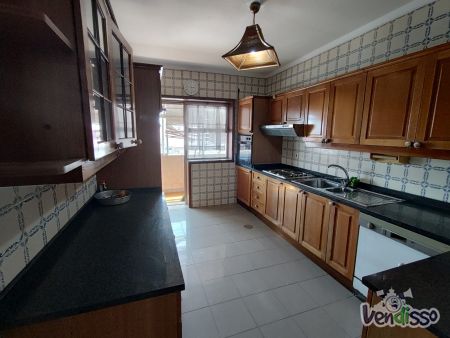40 Apartamento T2 transformado em T4, localizado junto ao Jardim Soares dos...
