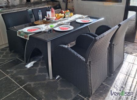 Conjunto mesa e cadeiras 