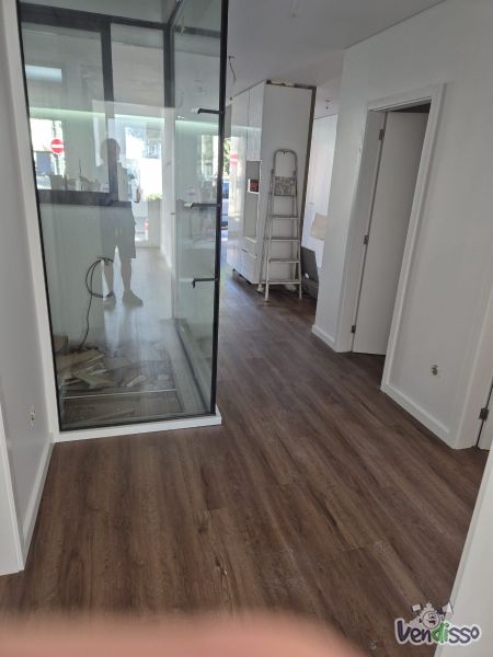 Instalação de pavimentos flutuantes. Rodapé. 